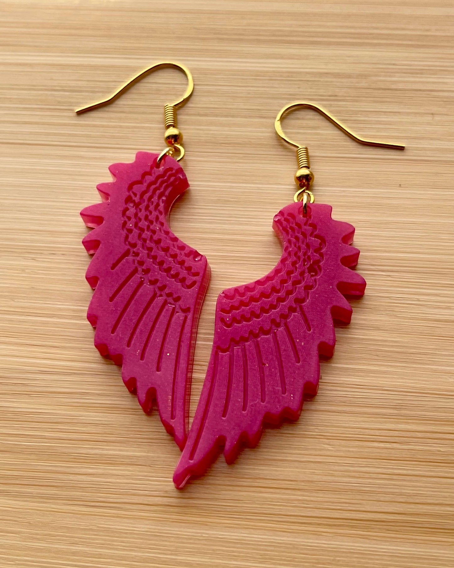 Boucles d'oreilles Ailes de Fée en résine rose – Fabrication artisanale boucles d'oreilles