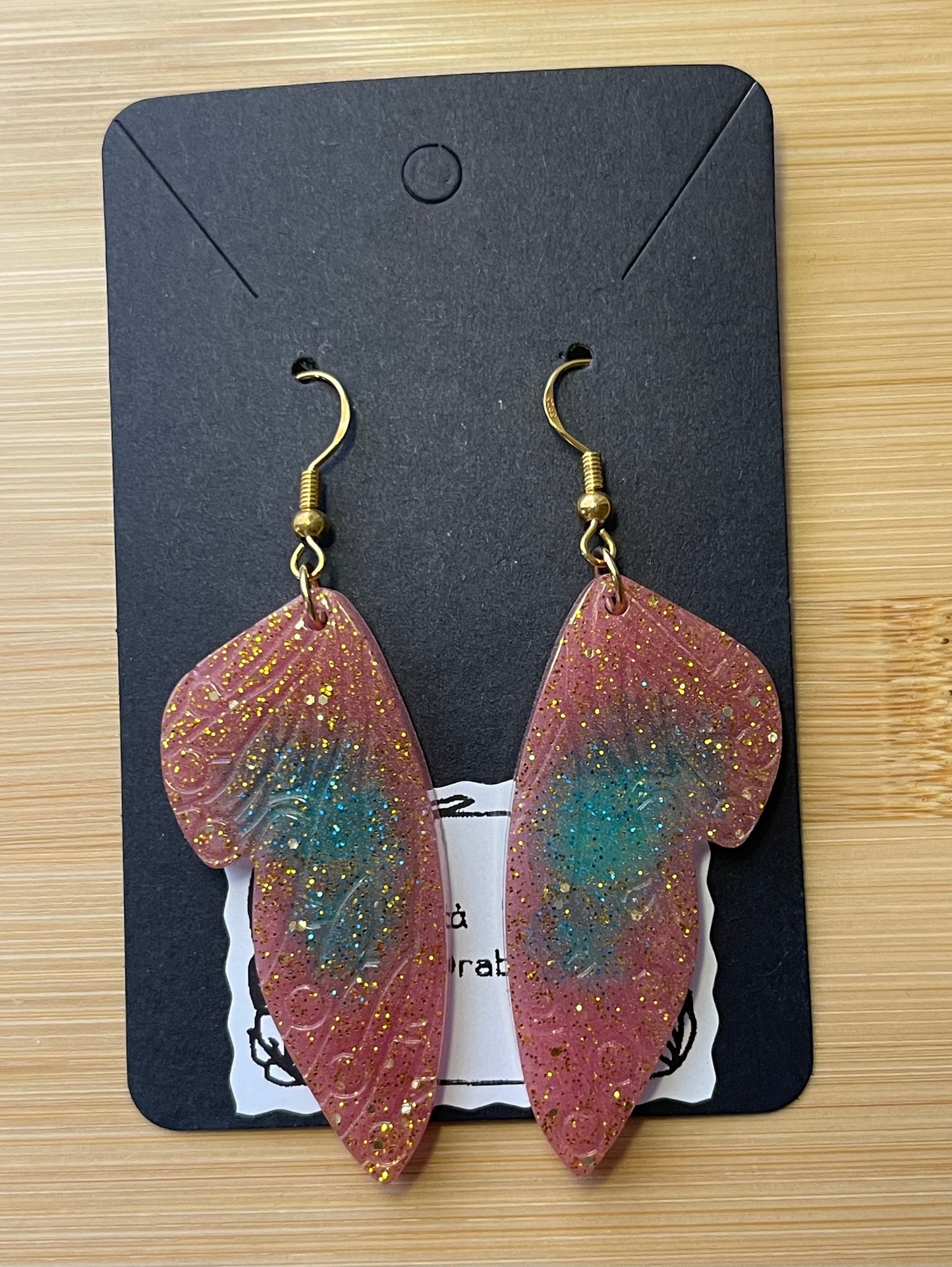 Boucles d’Oreilles “Ailes d’Éther” – Résine Féérique Rose et Bleu