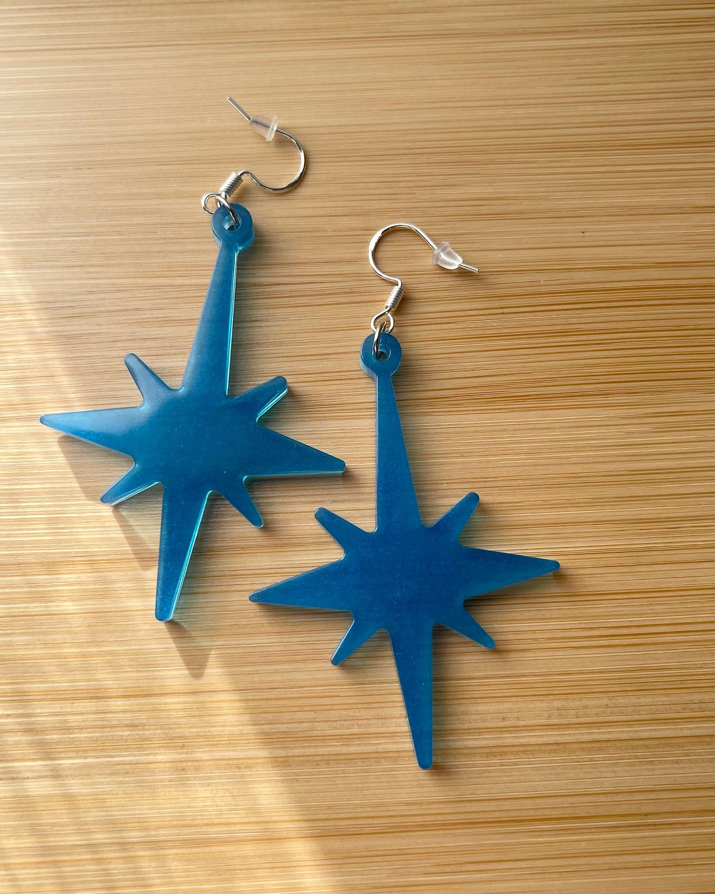 Boucles d'Oreilles Étoile en Résine Bleue – Création Artisanale boucles d'oreilles