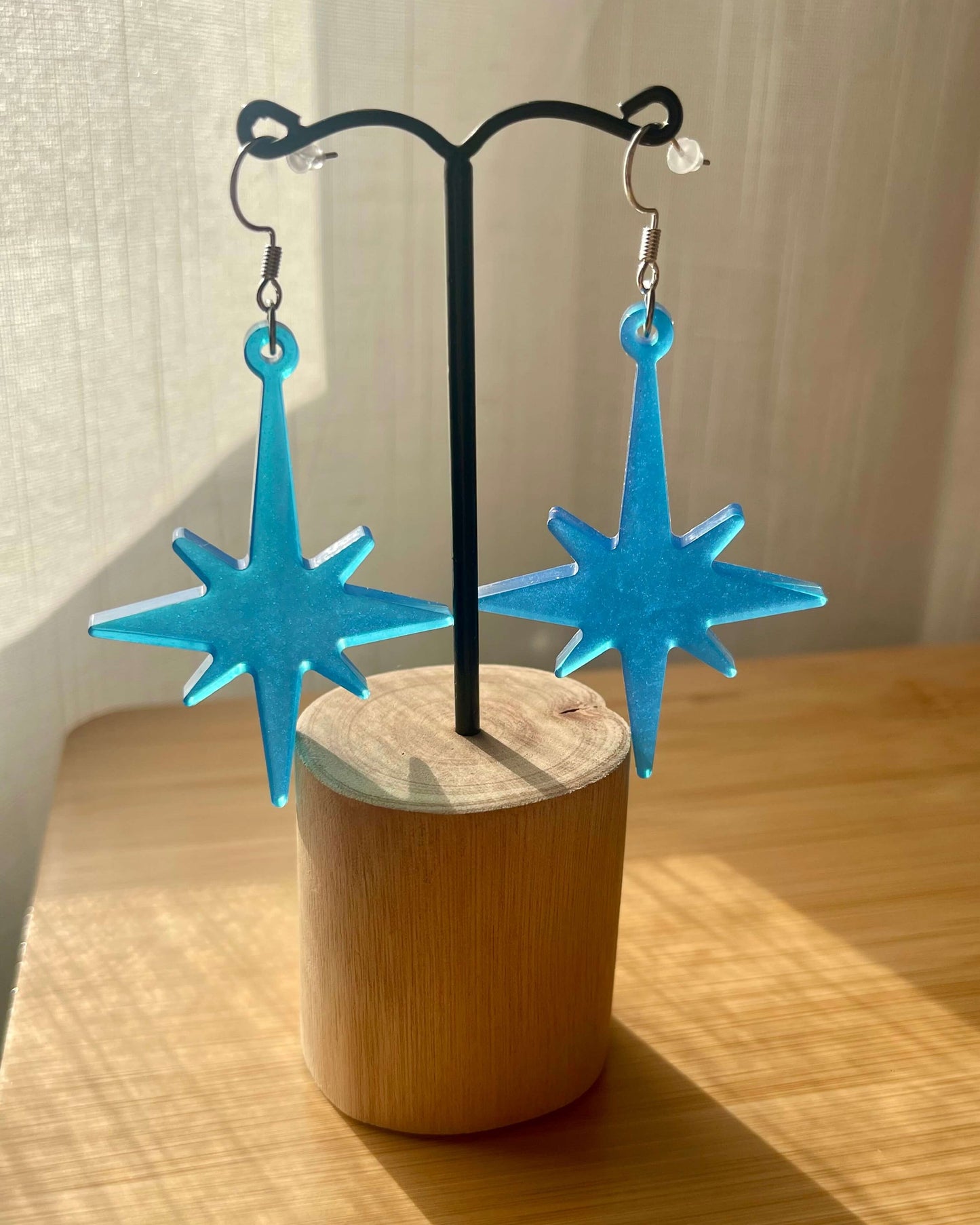 Boucles d'Oreilles Étoile en Résine Bleue – Création Artisanale boucles d'oreilles