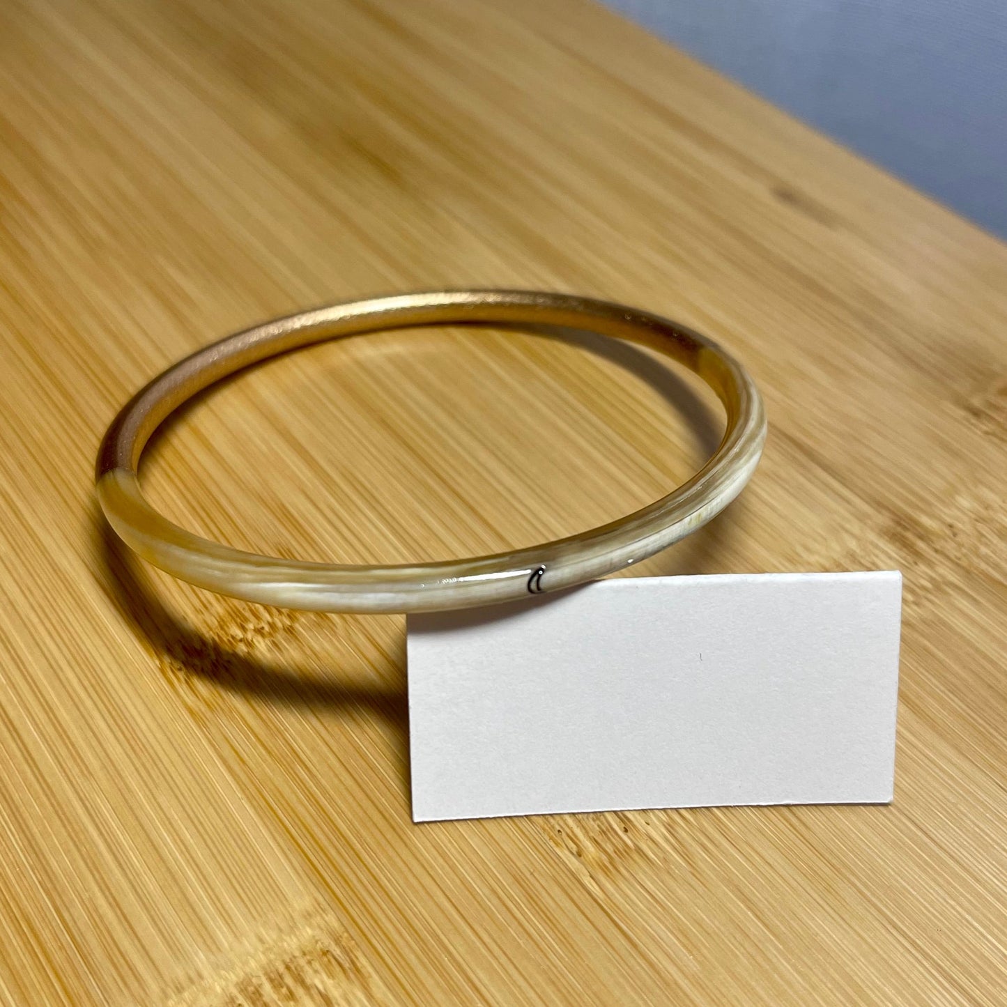 bracelet corne upcyclé, couleur rose gold, gravure lune