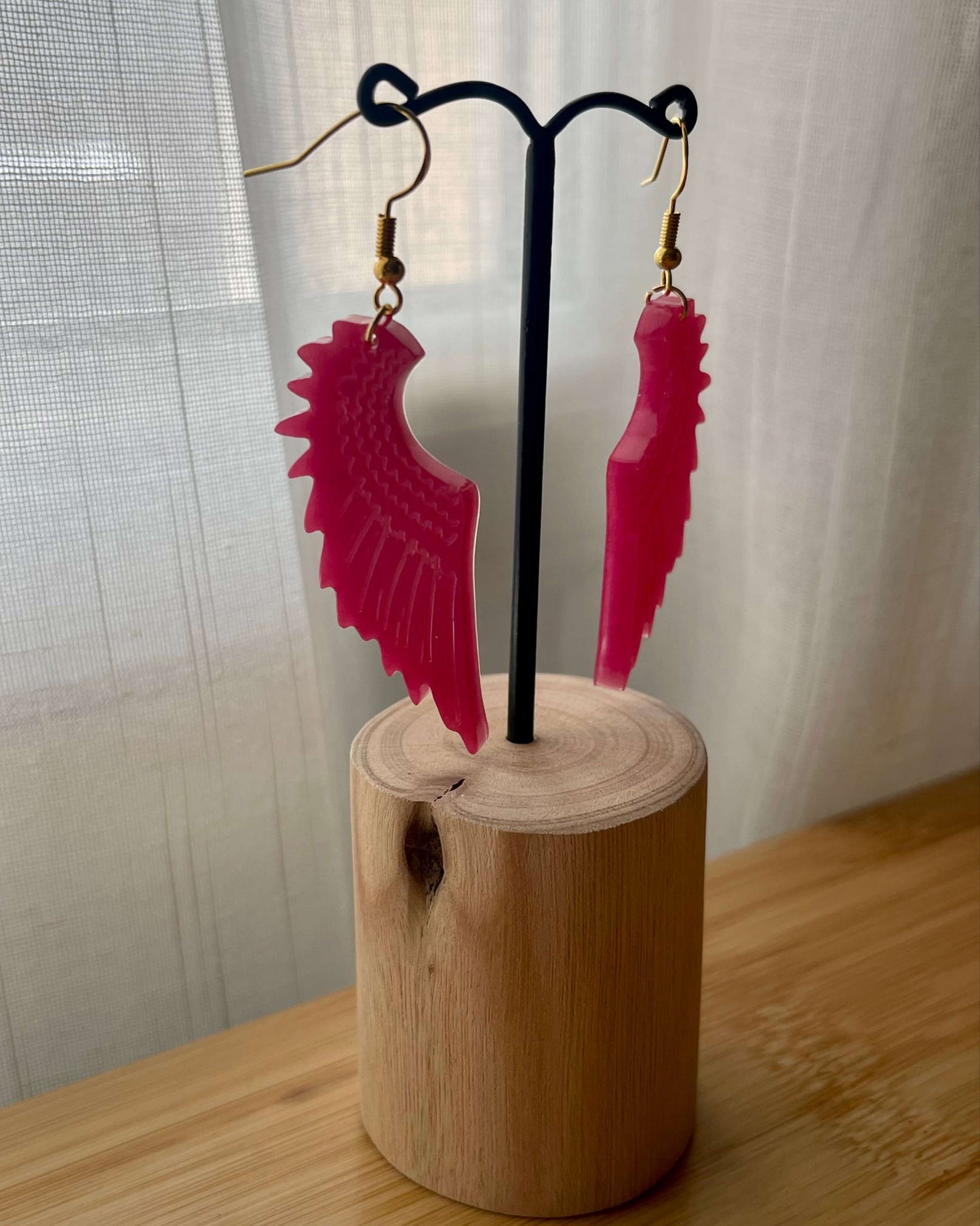 Boucles d'oreilles Ailes de Fée en résine rose – Fabrication artisanale boucles d'oreilles