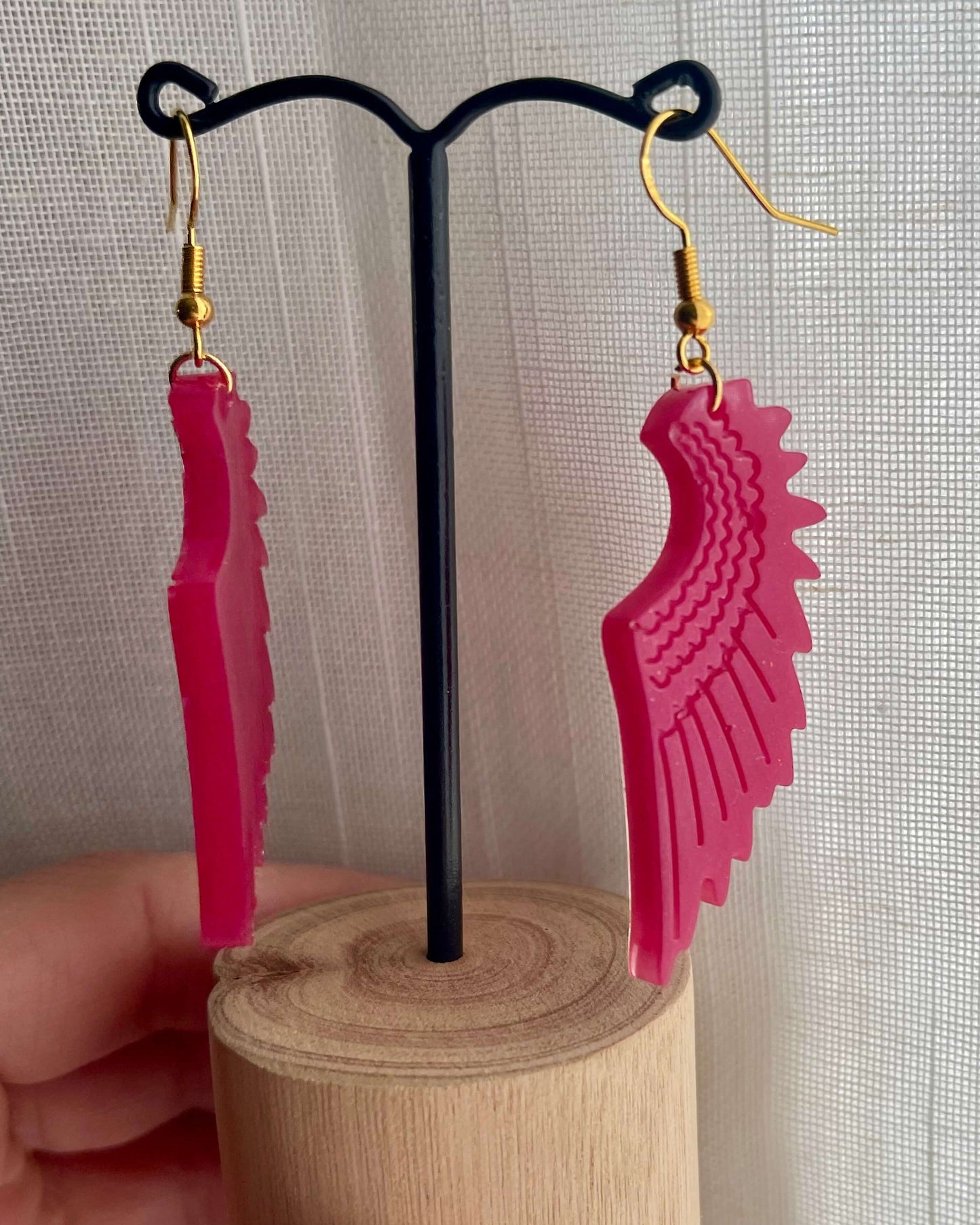 Boucles d'oreilles Ailes de Fée en résine rose – Fabrication artisanale boucles d'oreilles