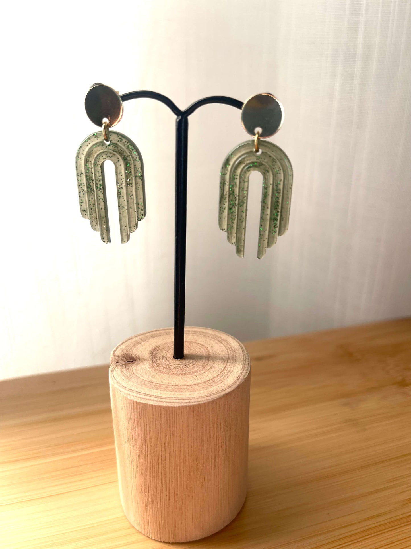 boucles d'oreilles en résine vertes à paillettes