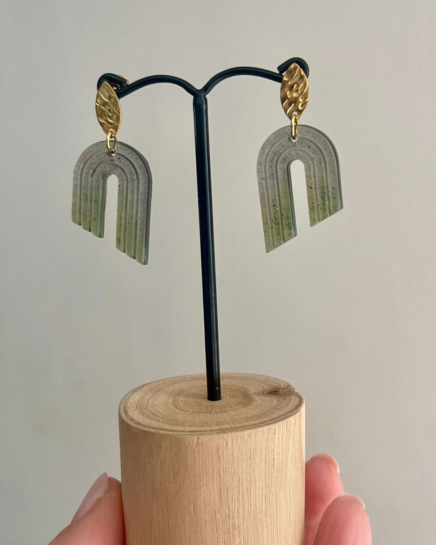 Boucles d'Oreilles "Forêt Enchantée" - Résine Noire et Verte Pailletée boucles d'oreilles