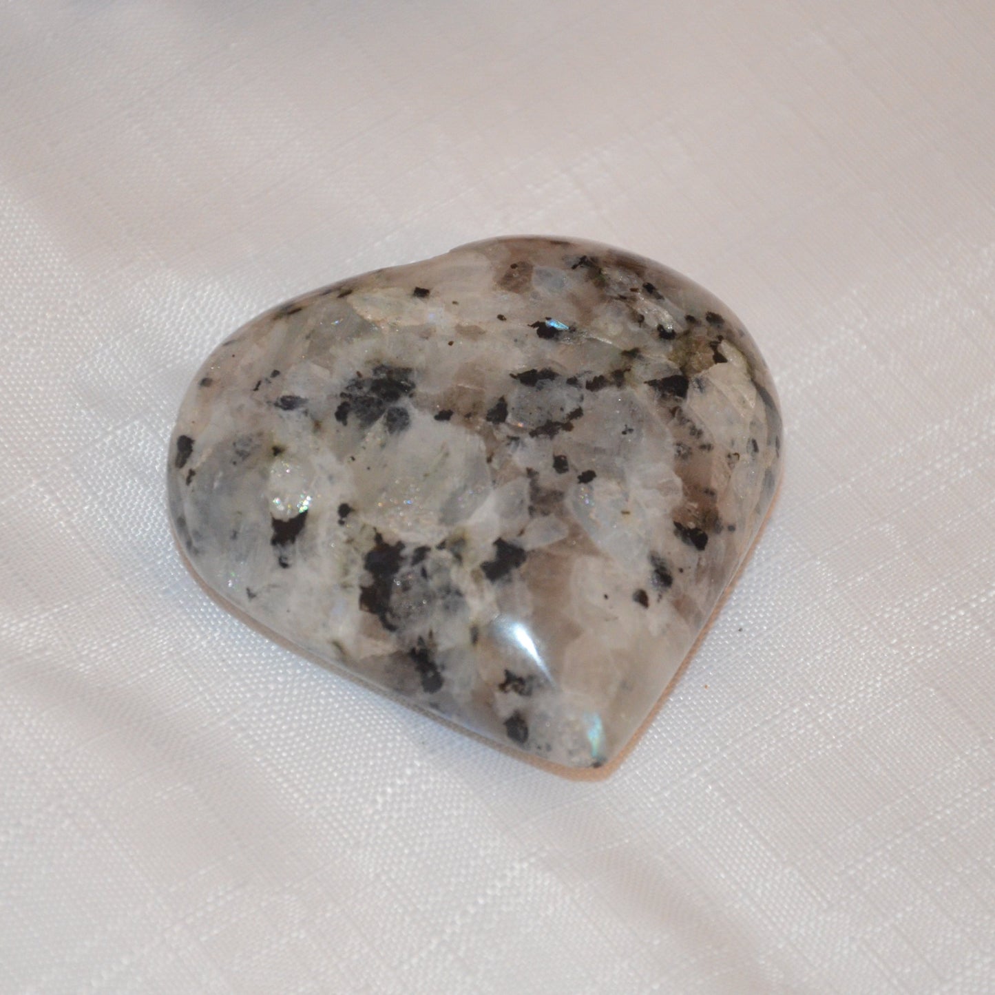 Coeur Cristal De Roche inclusions Tourmaline