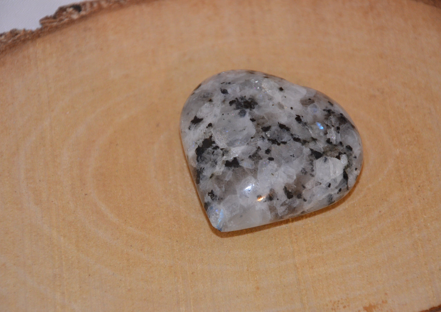 Coeur Cristal De Roche inclusions Tourmaline
