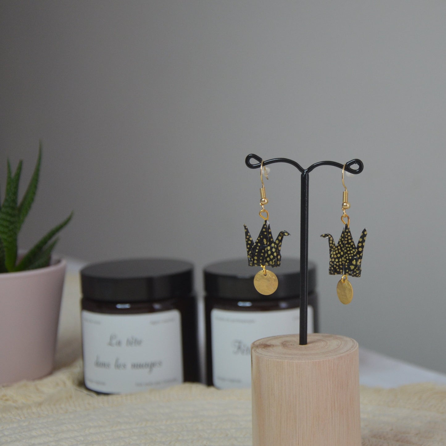 Boucles d'oreilles Grues et Sequins dorés par La petite fabrique d'Estelle
