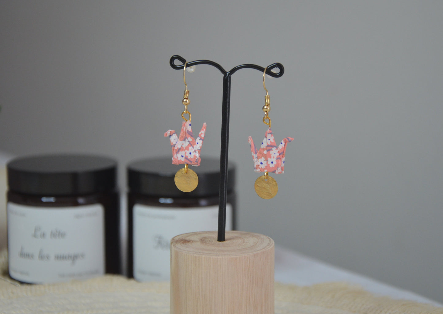Boucles d'oreilles Grues et Sequins dorés par La petite fabrique d'Estelle