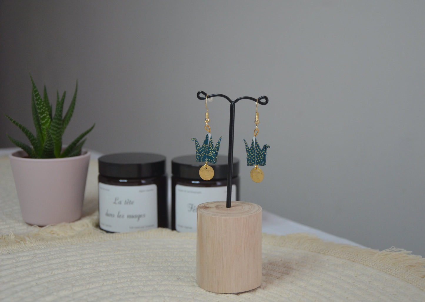 Boucles d'oreilles Grues et Sequins dorés par La petite fabrique d'Estelle