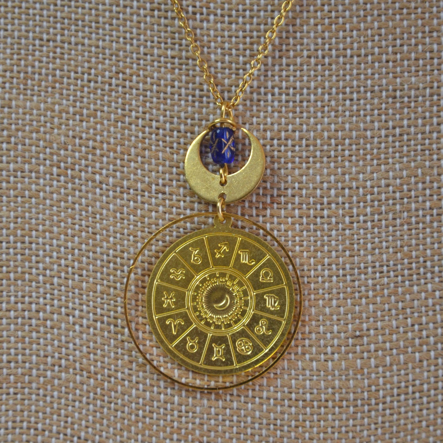 Collier pendentif astrologie par Noémie Zomby