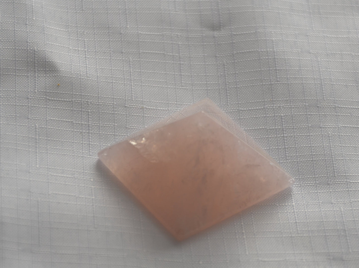 pyramide quartz rose 4cm