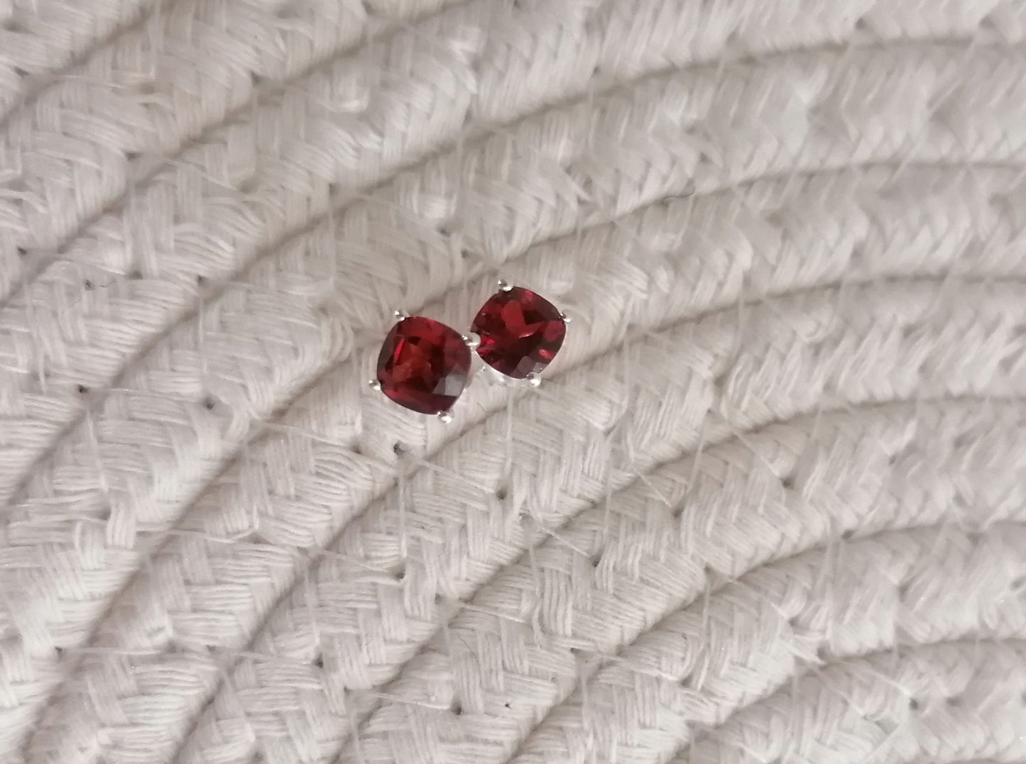 Puces d'oreilles Grenat
