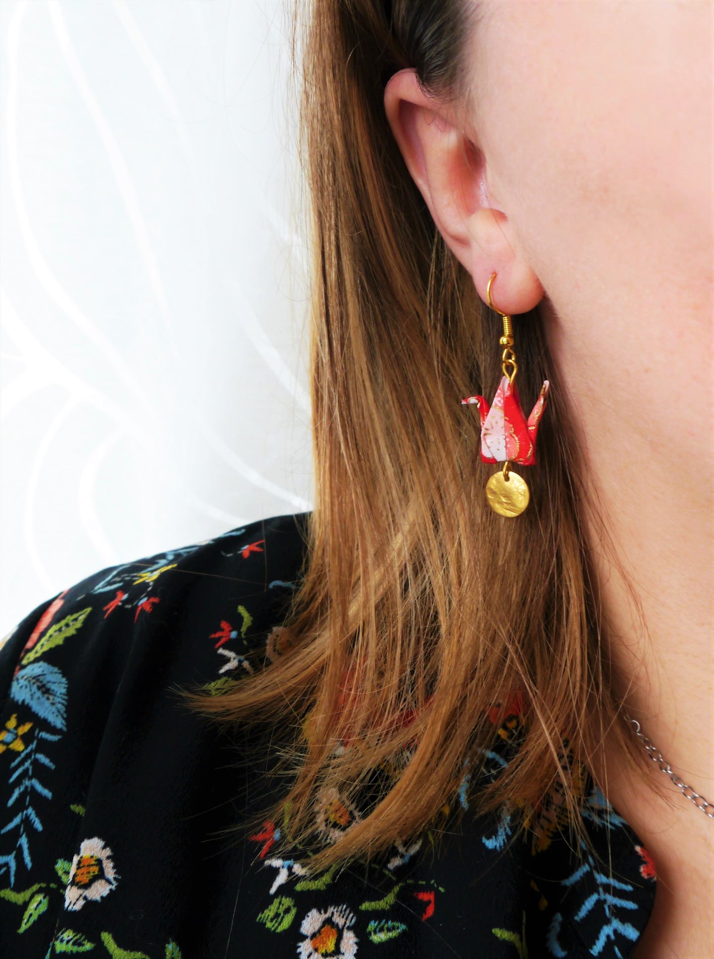 Boucles d'oreilles Grues et Sequins dorés par La petite fabrique d'Estelle