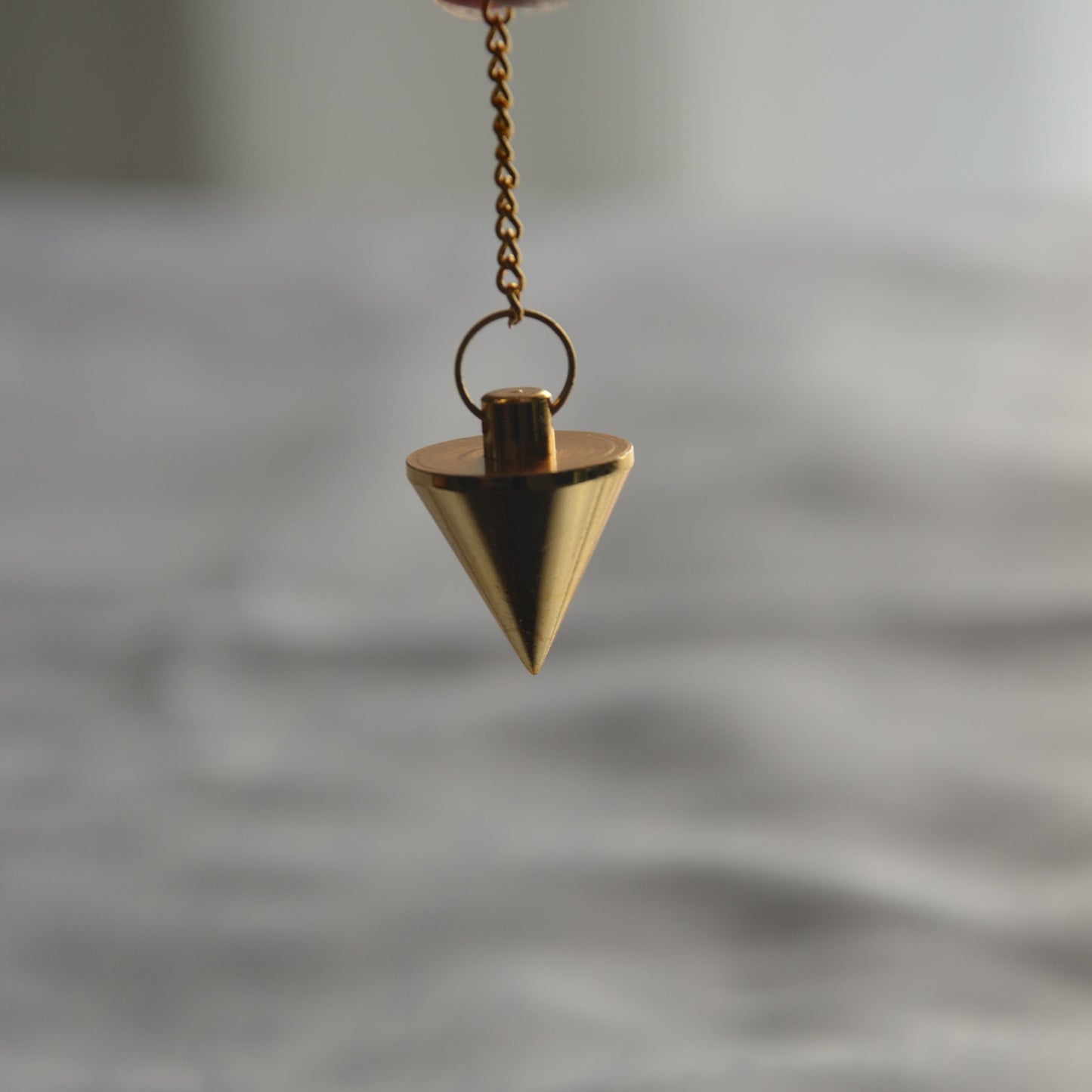 Pendule en métal doré