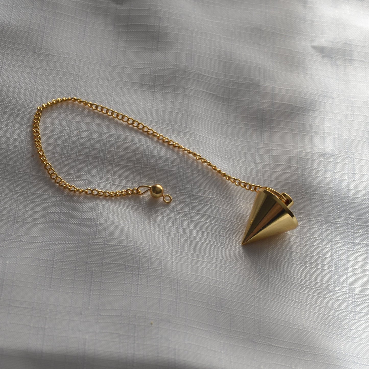 Pendule en métal doré
