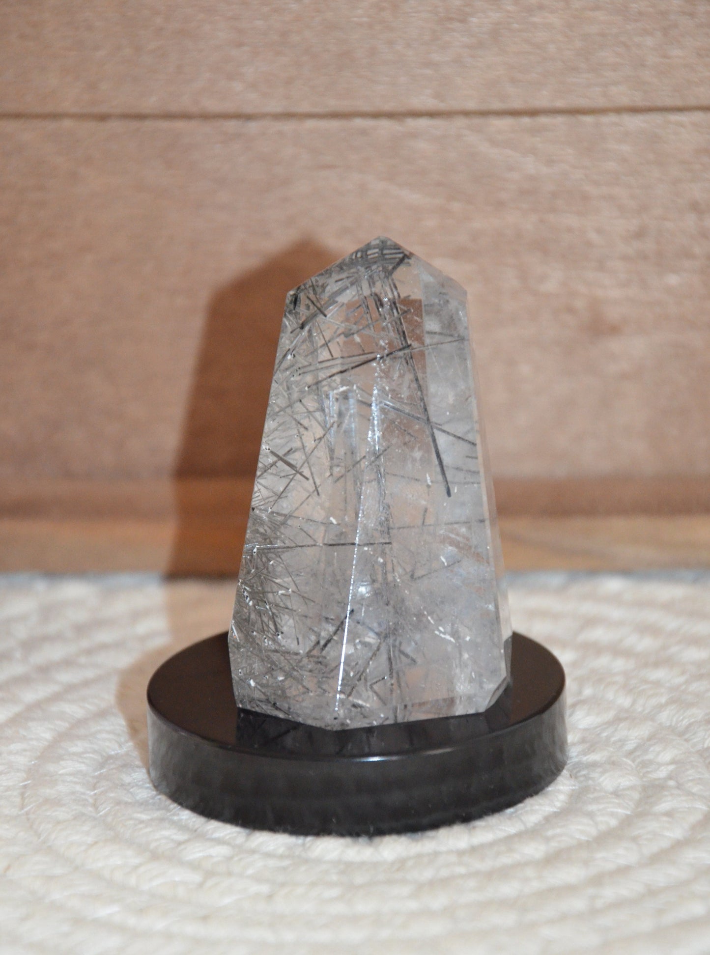 Pointe de Quartz avec inclusion Tourmaline