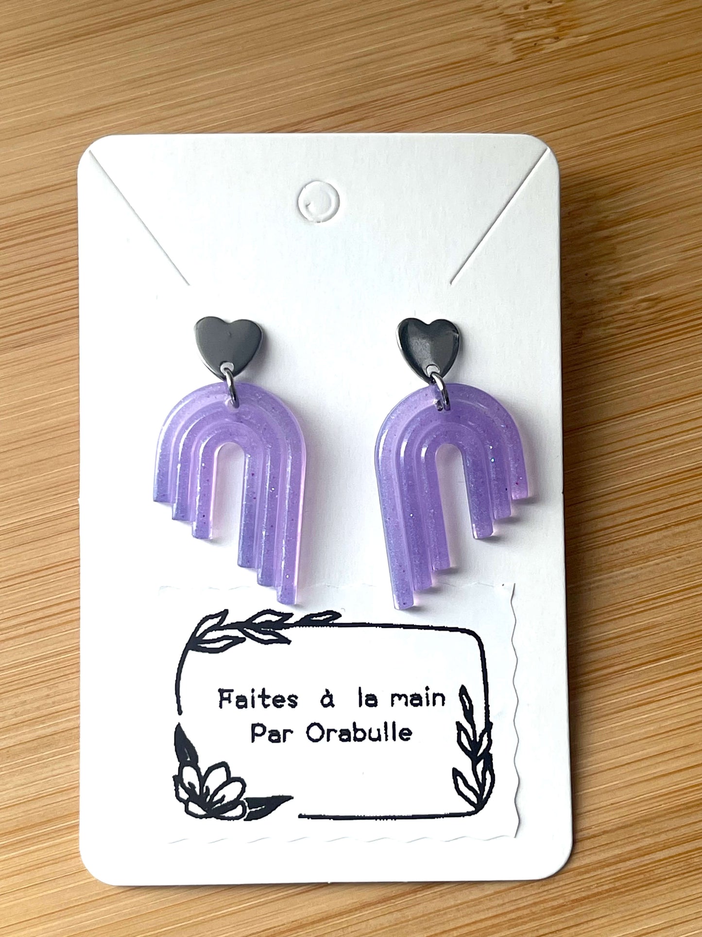 Boucles d'oreilles en résine violet faites mains par Orabulle