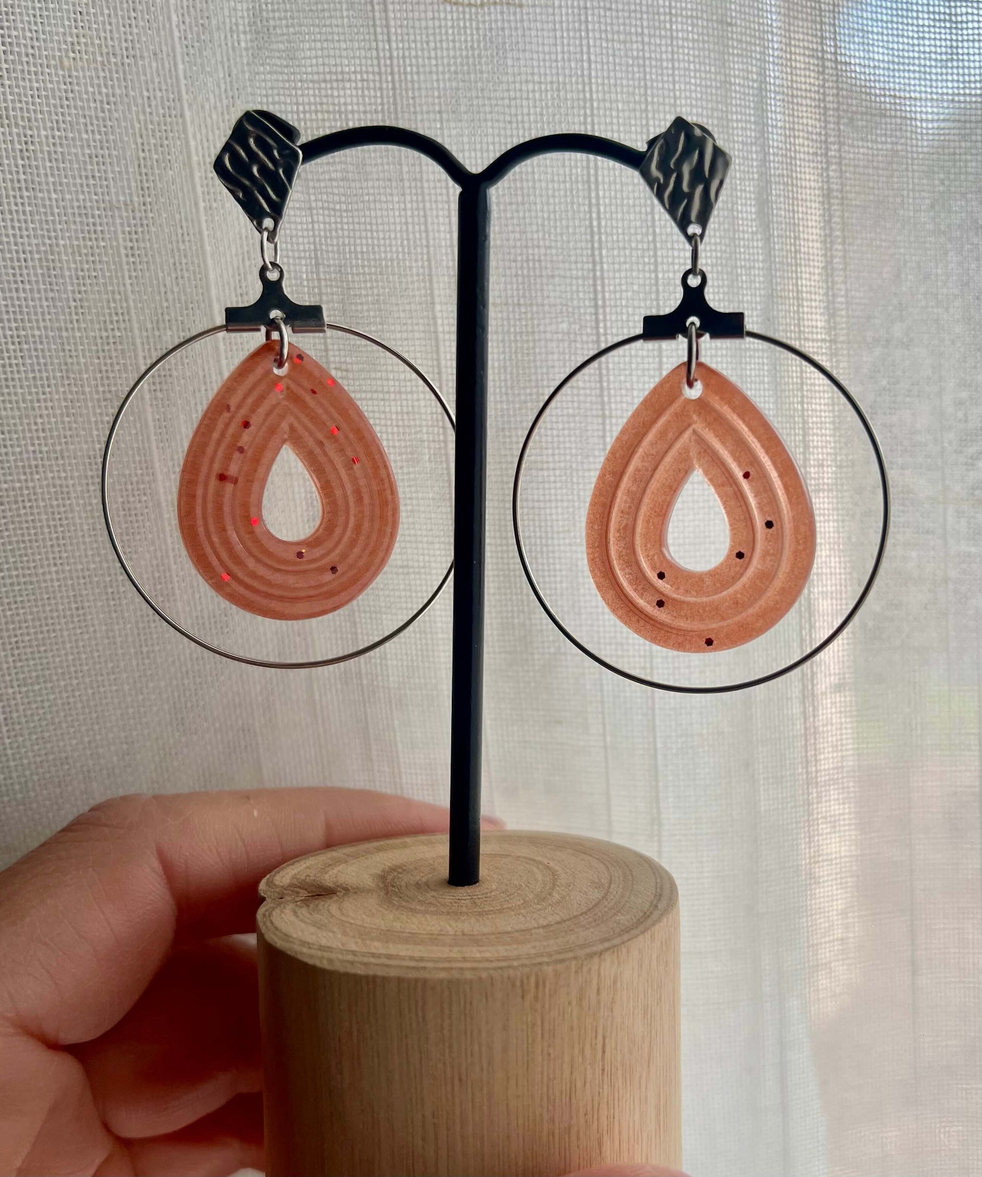 boucles d'oreilles résine terracotta avec attache en acier inoxydable orabulle