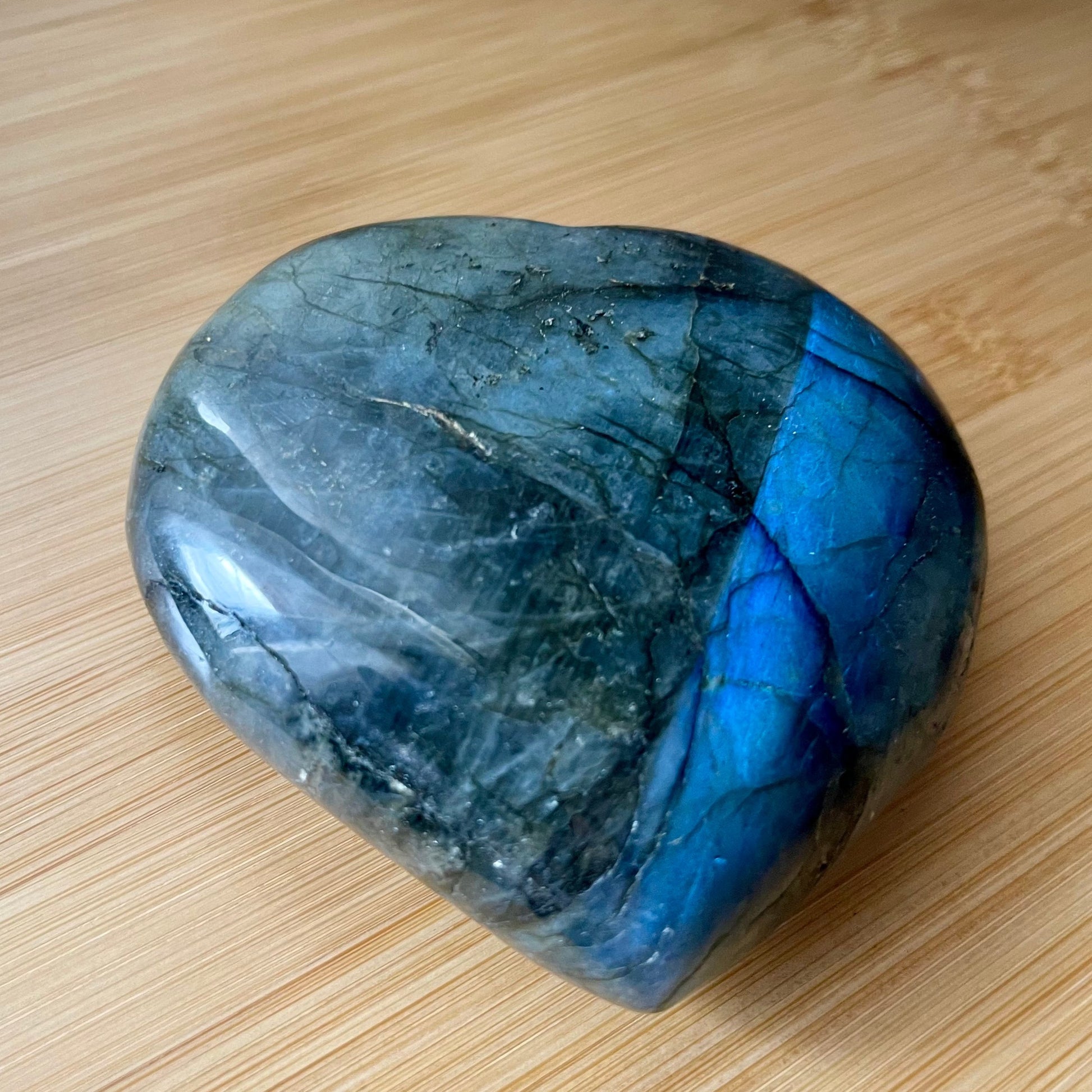 Coeur 8-9cm, poids 350g en labradorite