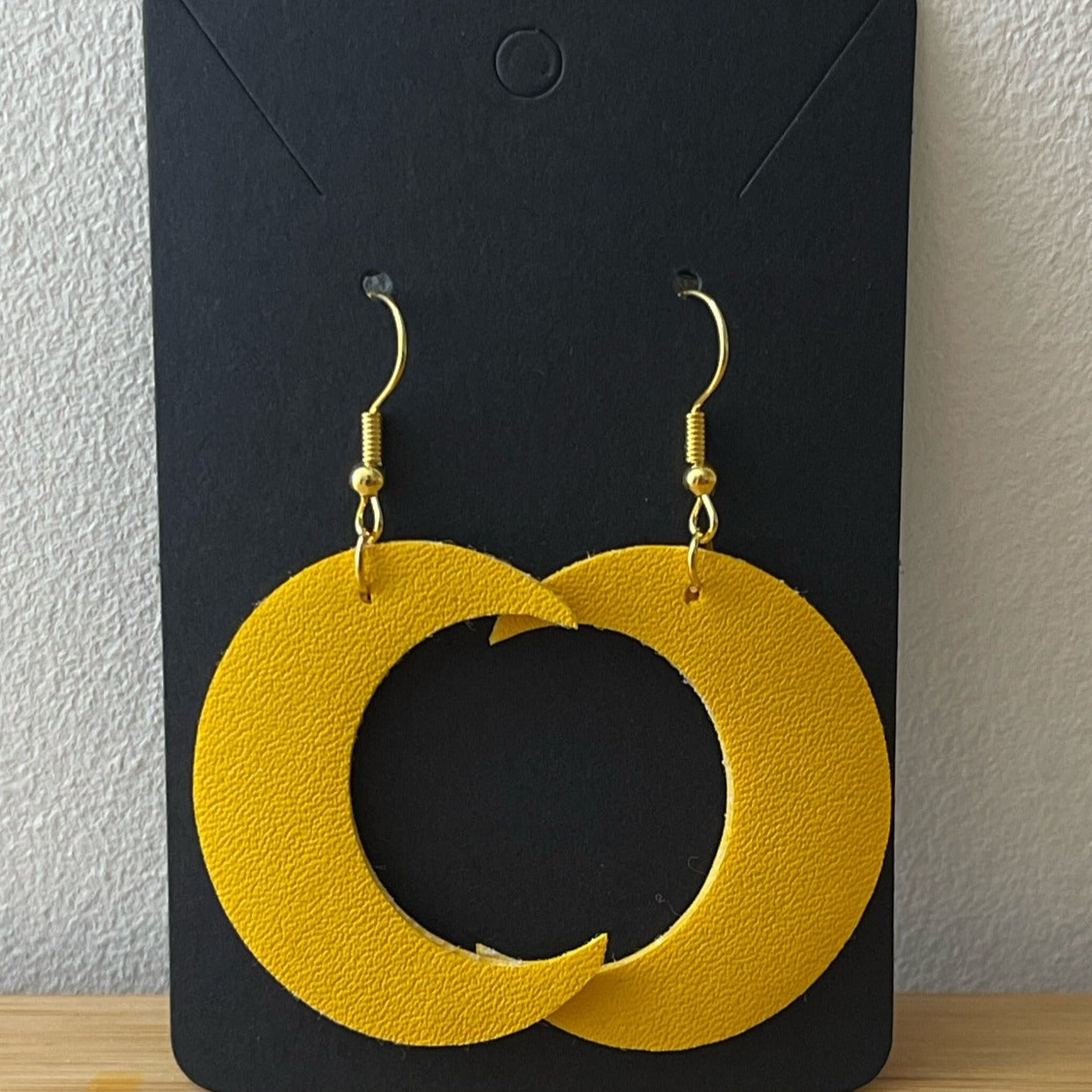 Boucles d'oreilles, simili cuir jaune, forme Lune