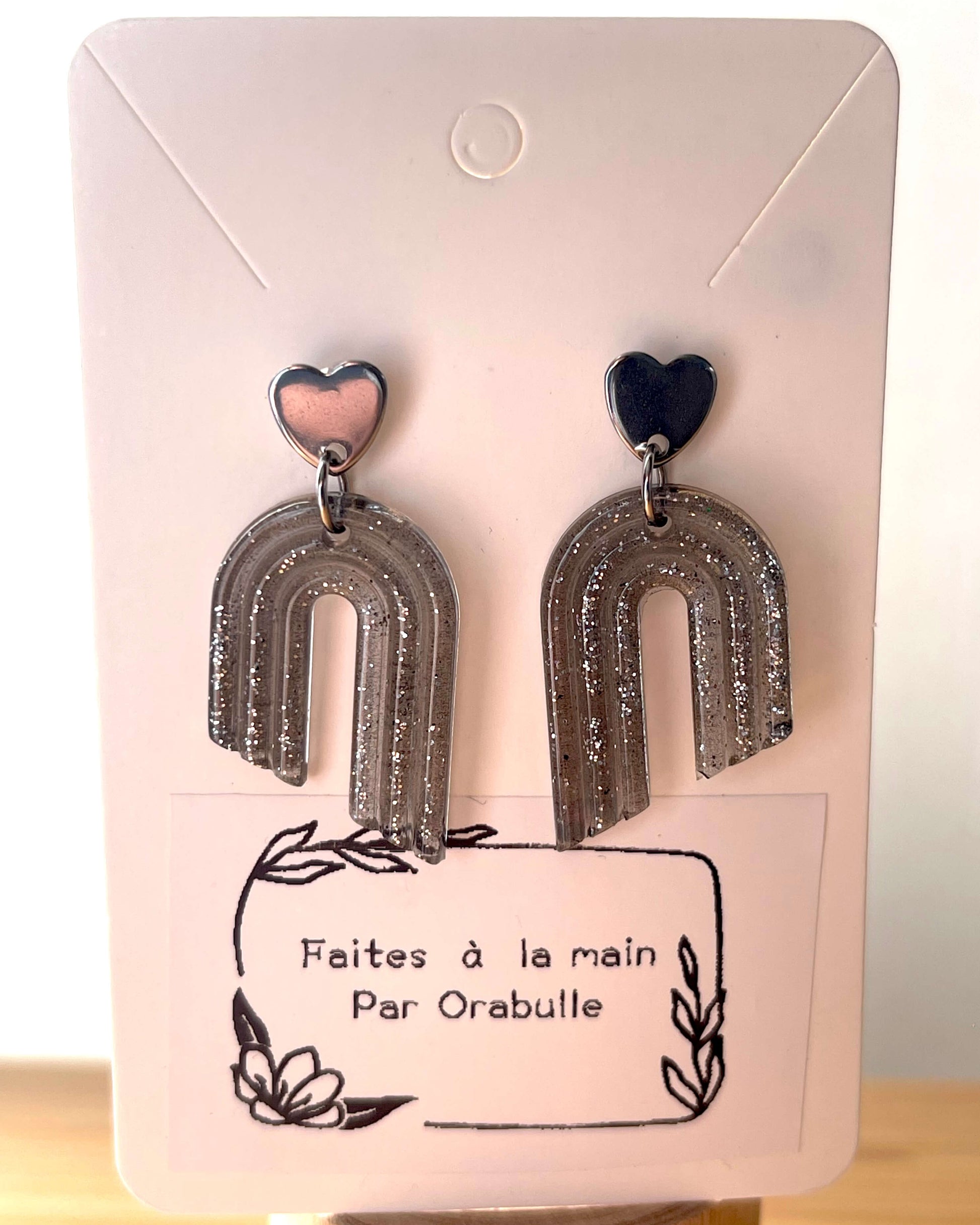 boucles d'oreilles en résine noires transparentes avec paillettes 