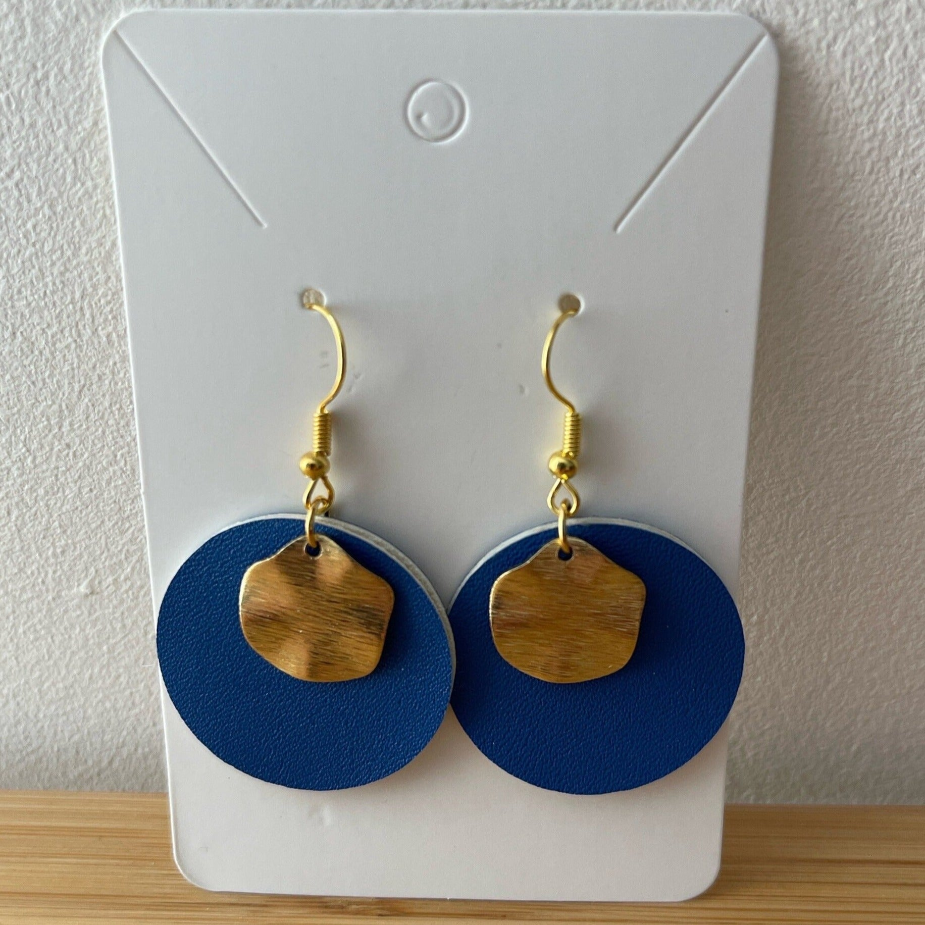 boucles d'oreilles simili cuir, rondes, bleue, acier inoxydable