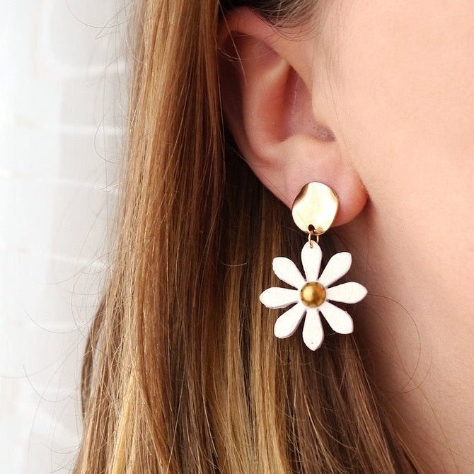 Boucles d'oreilles Marguerites par La petite fabrique d'Estelle 