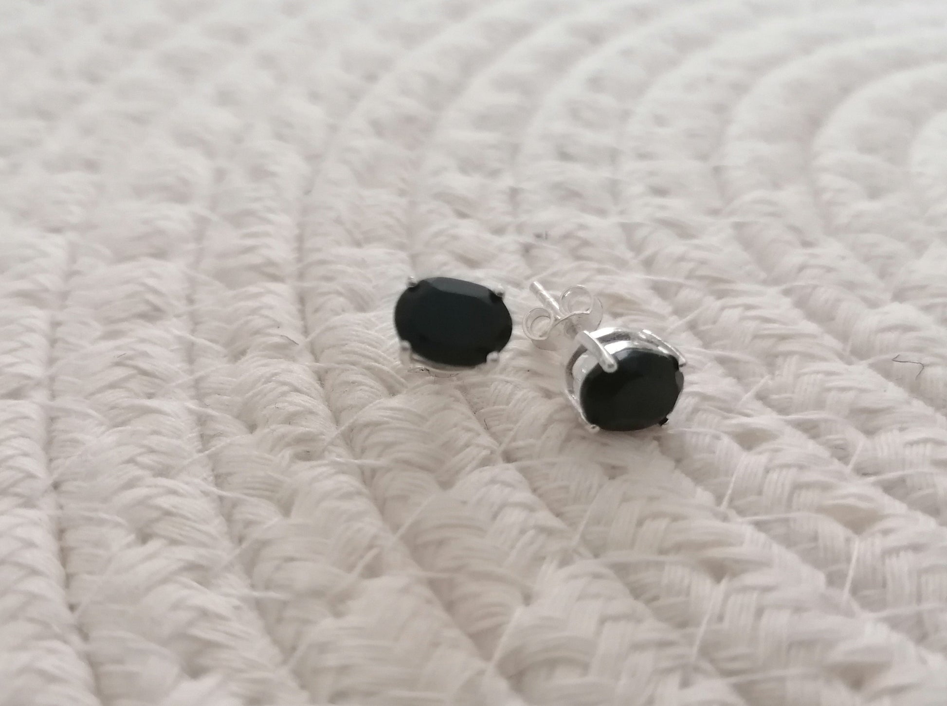 puces d'oreilles en onyx